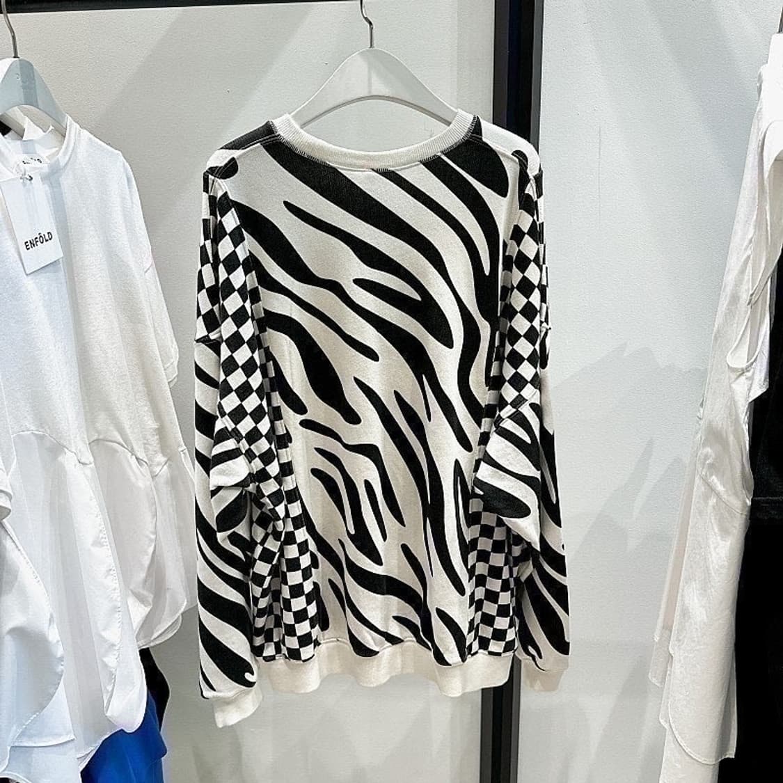 (정품/새상품) R13 알써틴 여성 체크 블랙 화이트 오버핏 맨투맨 상품이미지3