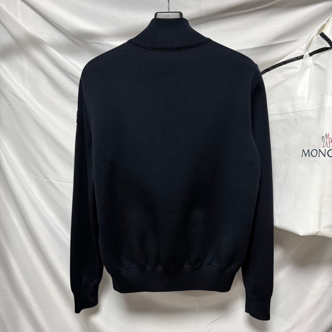 [S+급/M] 몽클레어 니트패딩 김현우 니트패딩 블랙 와펜 상품이미지5