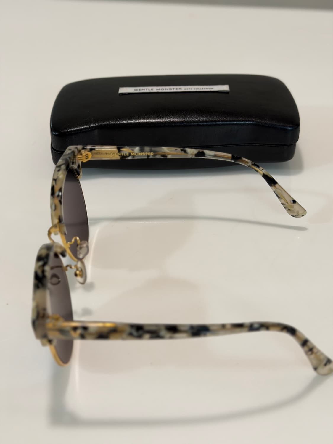 젠틀몬스터 문컷 하금테 선글라스 정가 249,000원 실착 적어 신품컨디 상품이미지3
