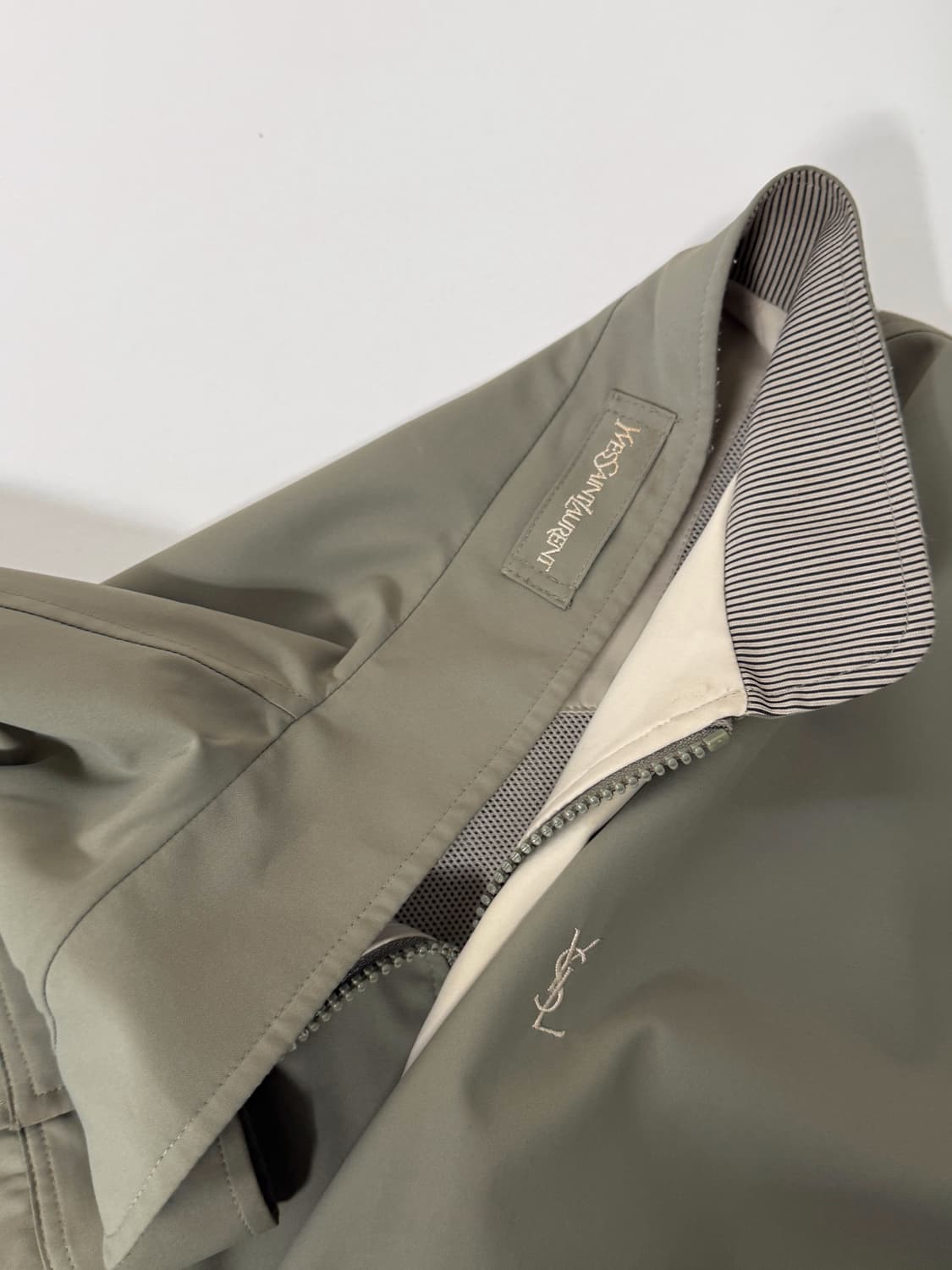 입생로랑 90‘s 오버핏 카키 폴리쉘 미니멀 블루종 자켓 상품이미지4