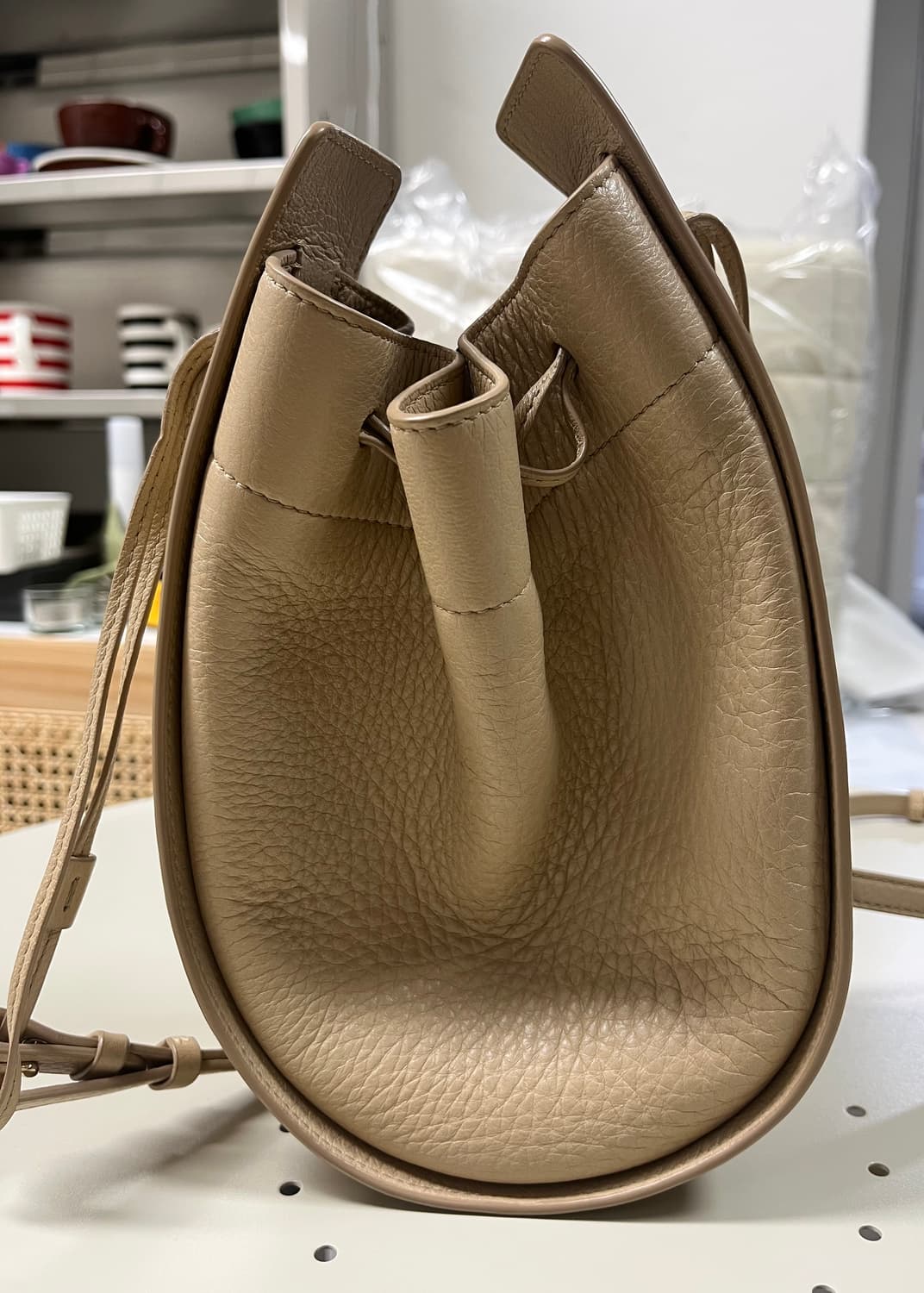 The Row 더로우 드로스트링 백 베이지 색상 상품이미지1