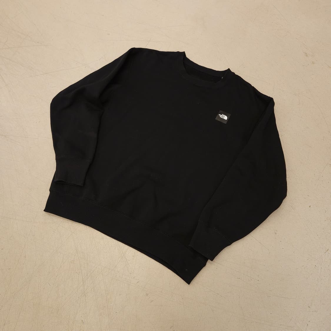 노스페이스 스몰로고 블랙 맨투맨 상품이미지1