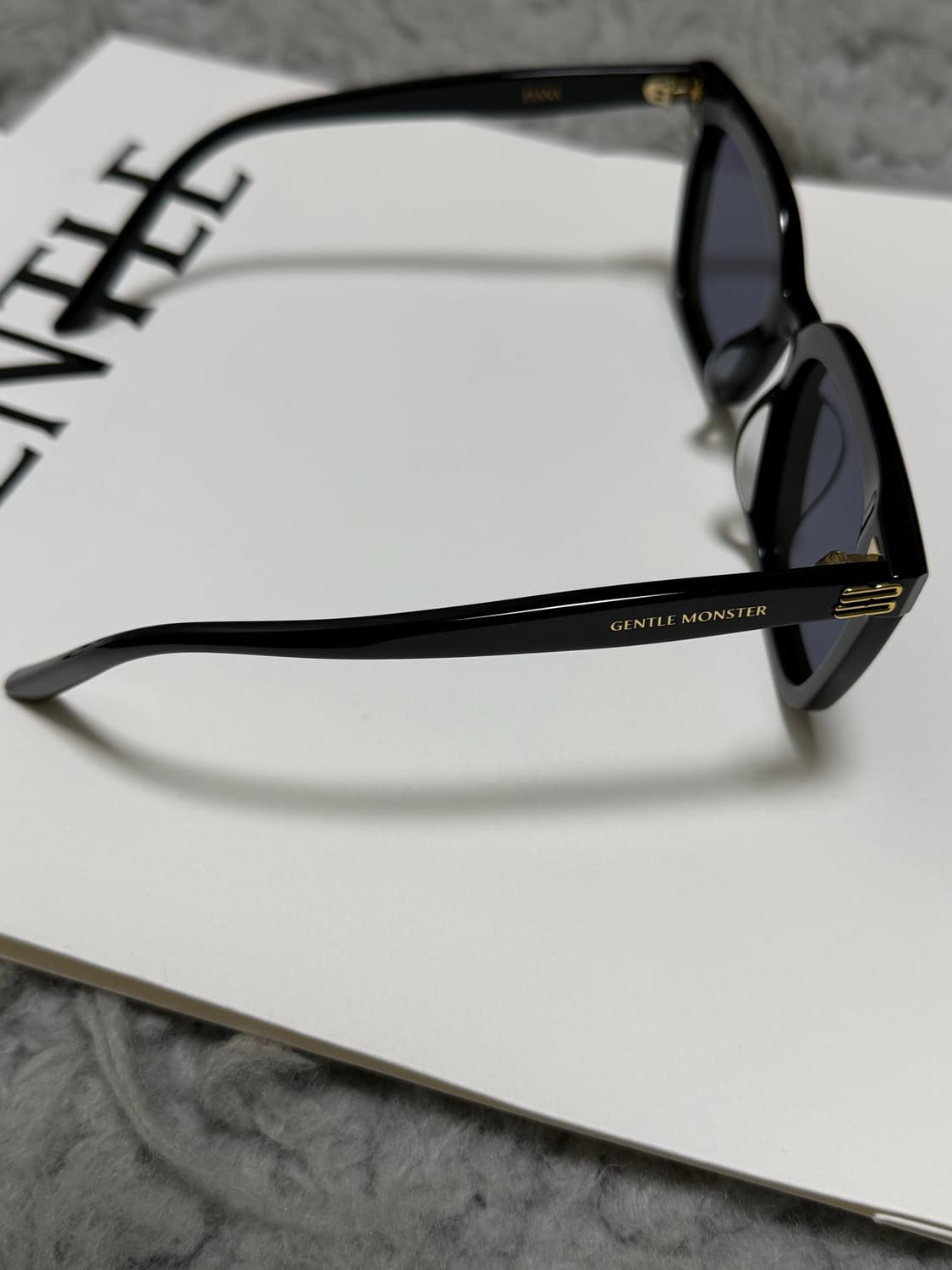 [새상품급] 젠틀몬스터 피아나 01 블랙 선글라스 상품이미지7