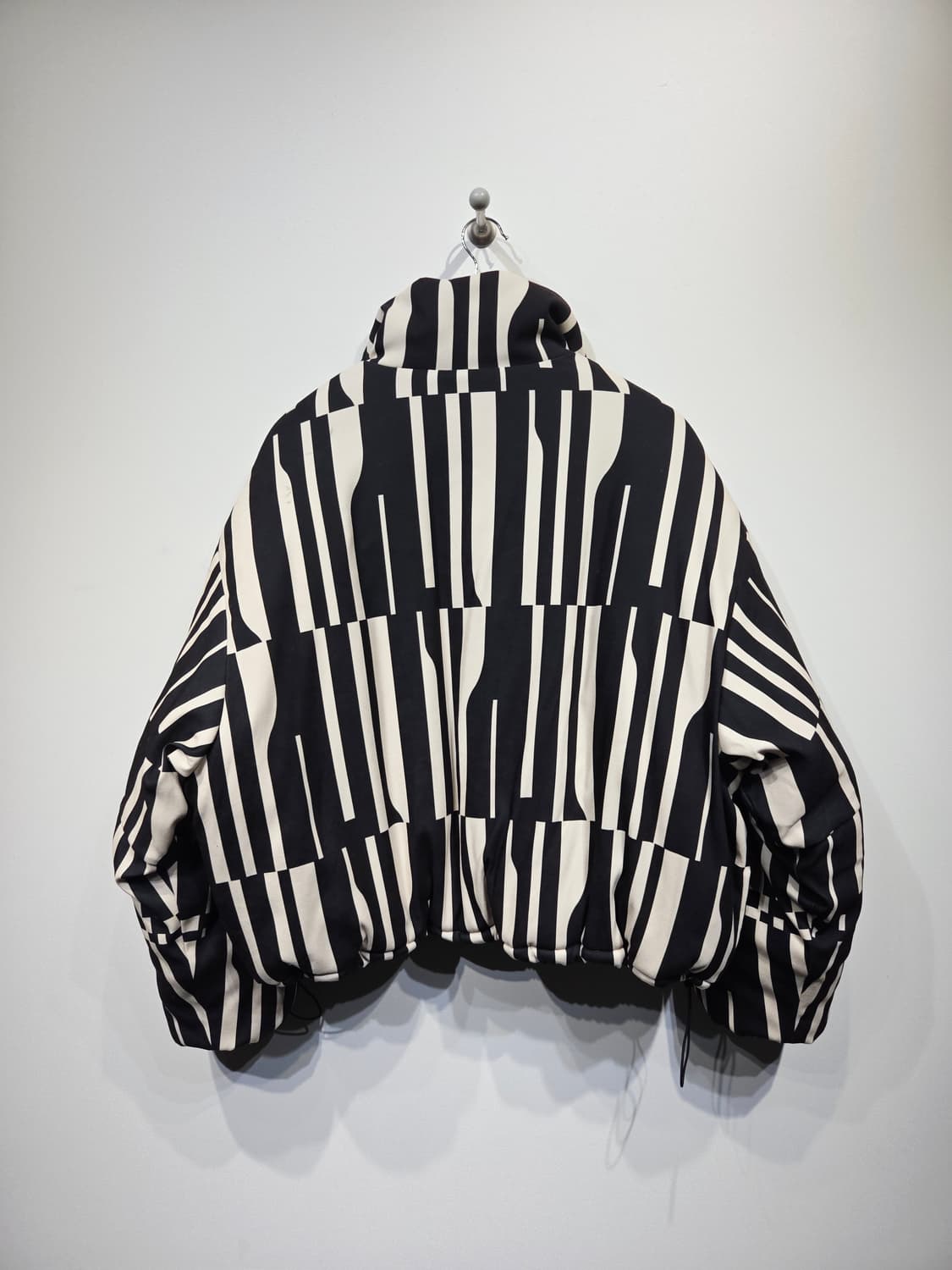 EDITIONWOOD 에디션우드 기하학 패턴 크롭 숏패딩 상품이미지7