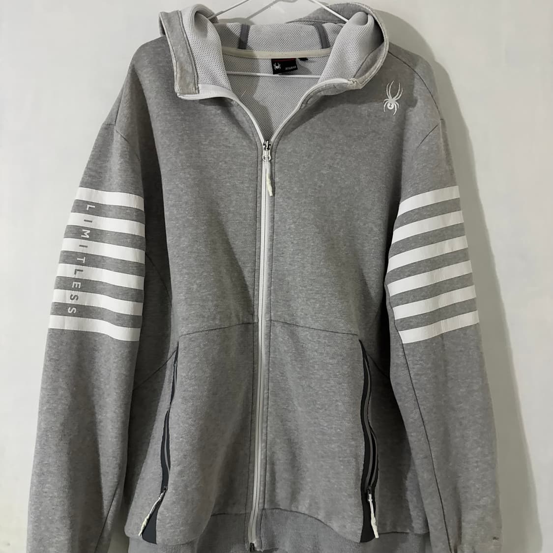 스파이더 육선 완장 그레이 배색 후드집업 🤍🩶 상품이미지3