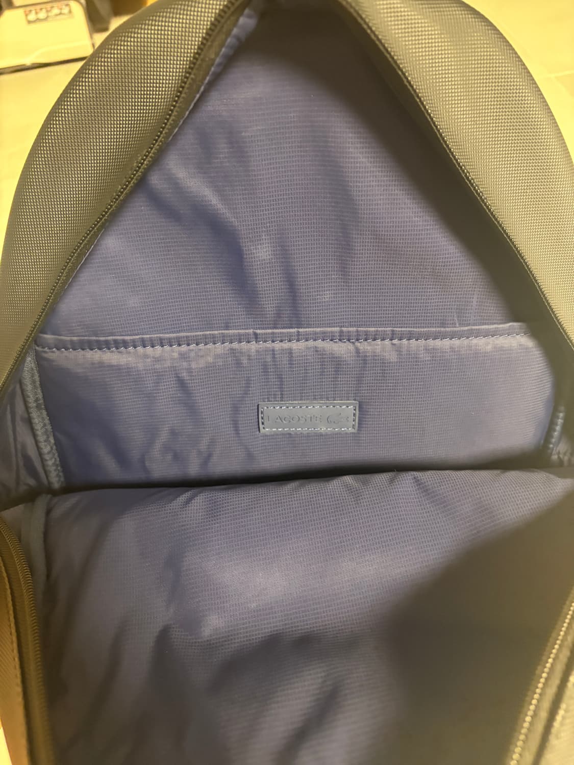 정품 라코스테 백팩입니다! 상품이미지4
