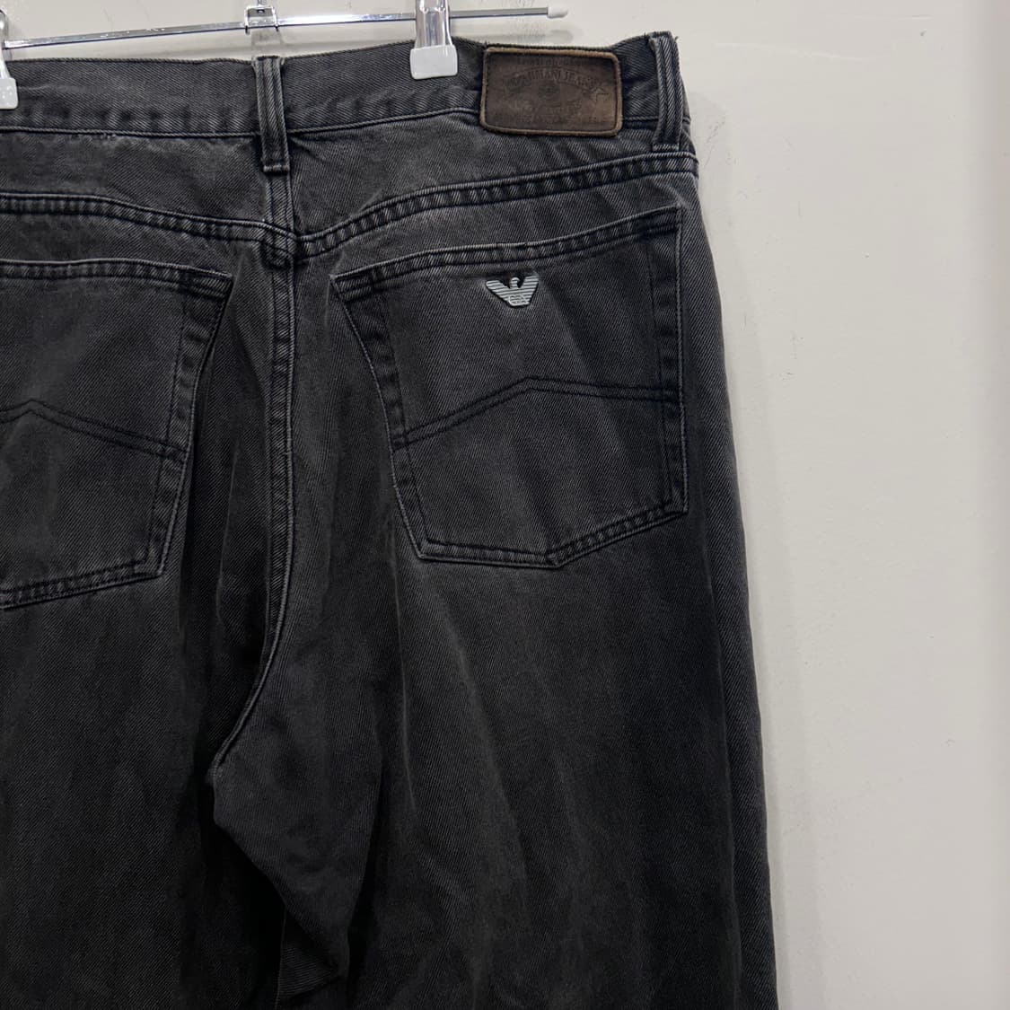 아르마니 진스 와펜 레귤러핏 회청 데님팬츠 상품이미지1