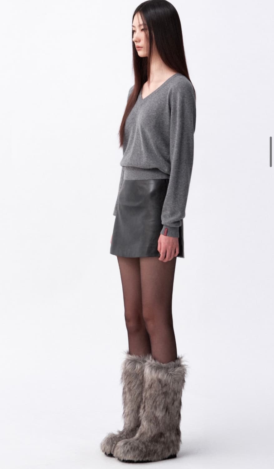 아비에무아 백 디테일 브이넥 니트(차콜) 상품이미지7