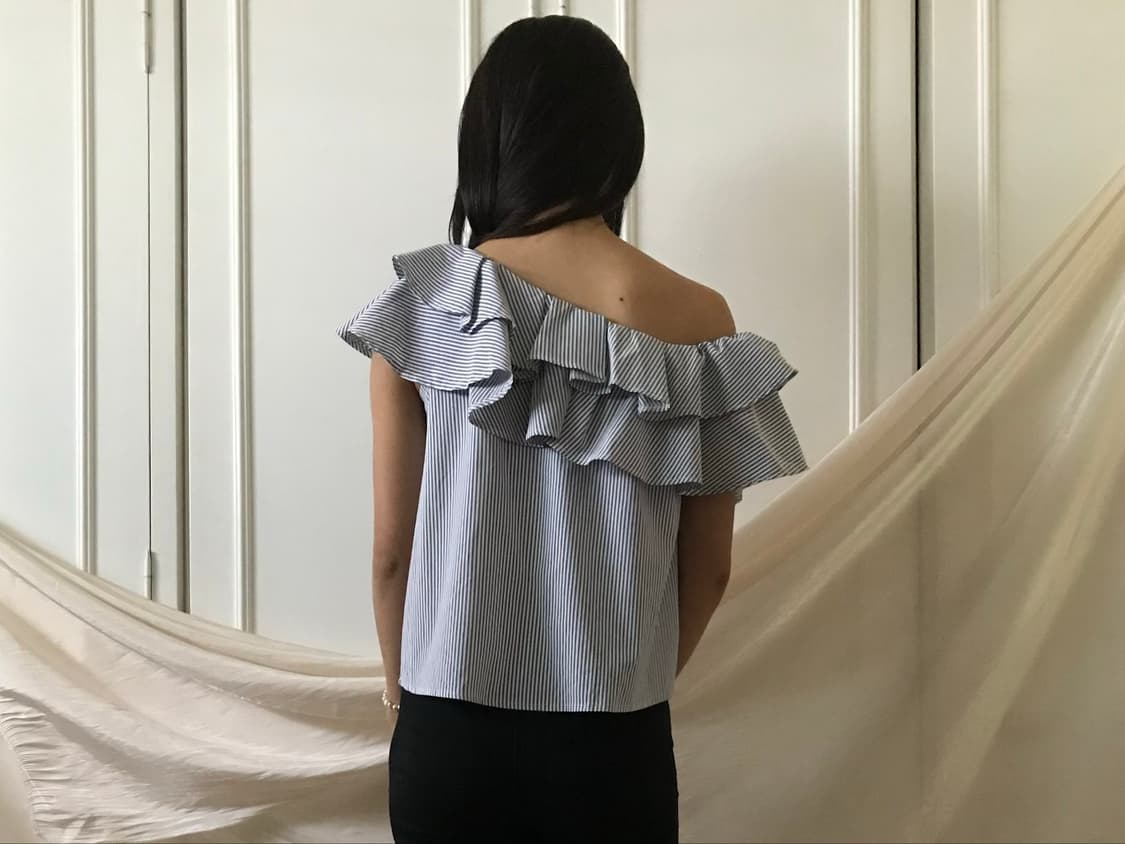 sprite frill unbalance off-shouldeer 상품이미지4