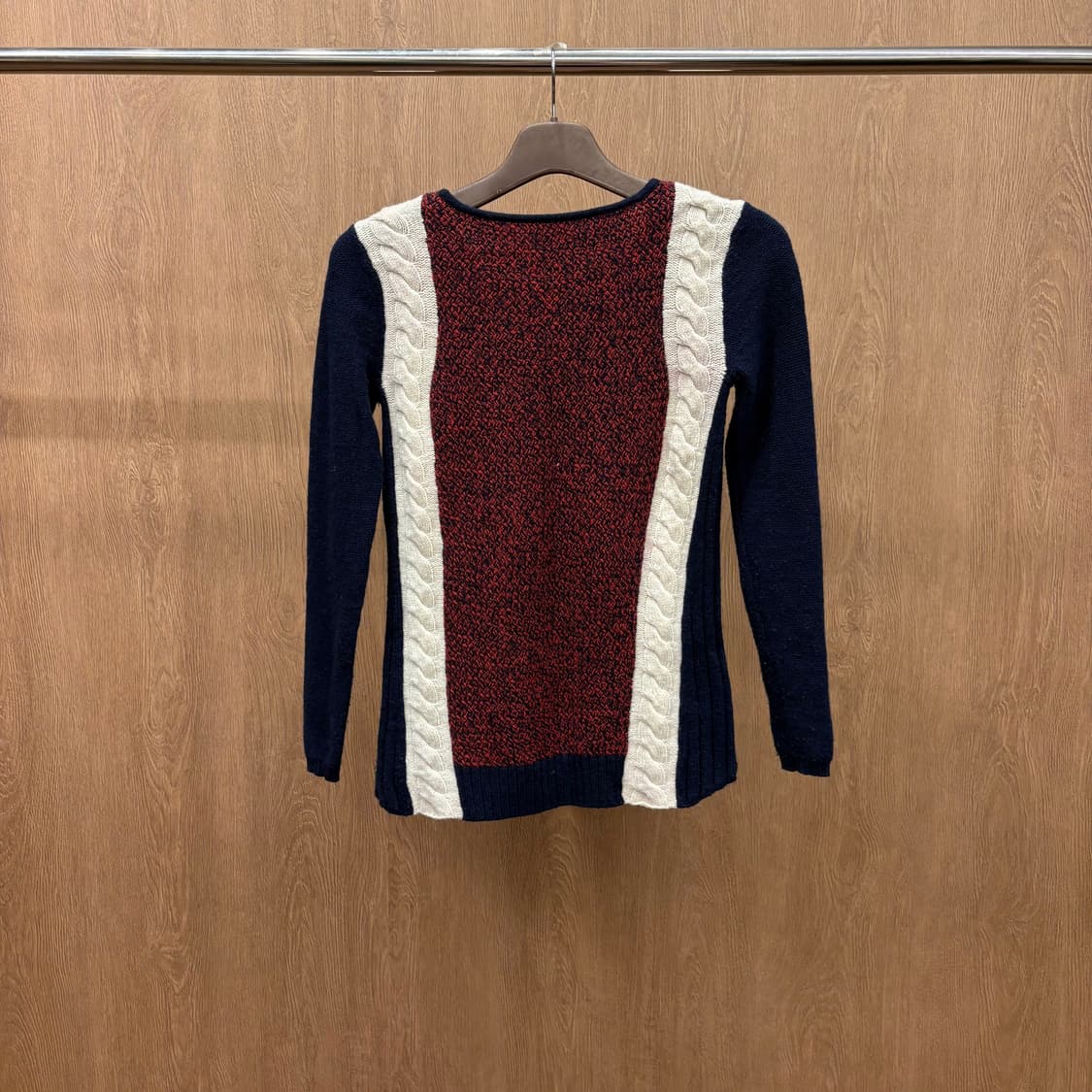 아르마니 진스 긴팔 니트 컬러 배색 케이블 언밸런스 커팅 디테일 네이비 상품이미지3