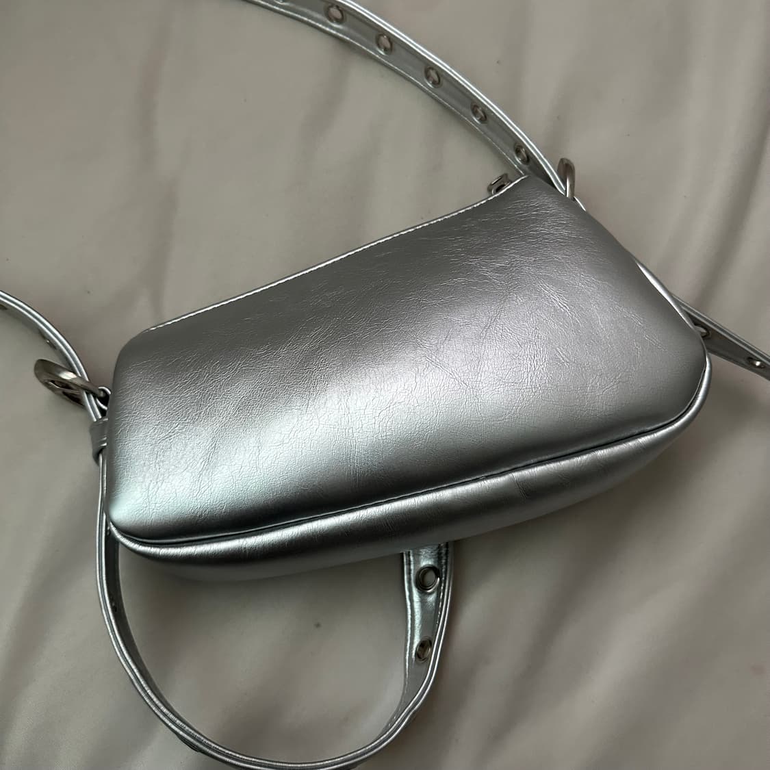 일리고 에이티피컬 포켓 백 실버 상품이미지5