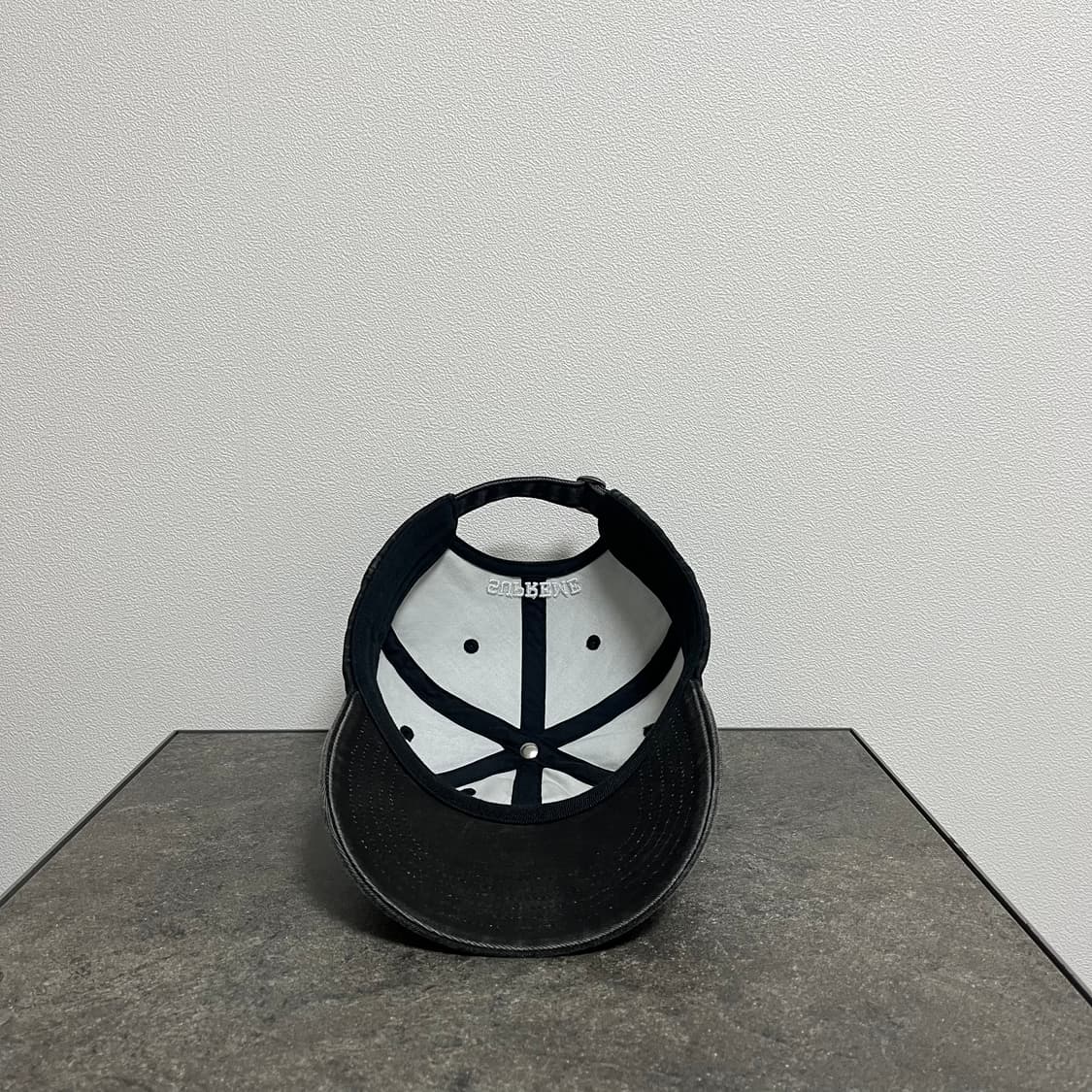 슈프림 멀티 컬러 로고 워시드 블랙 볼캡 모자 6패널 상품이미지5