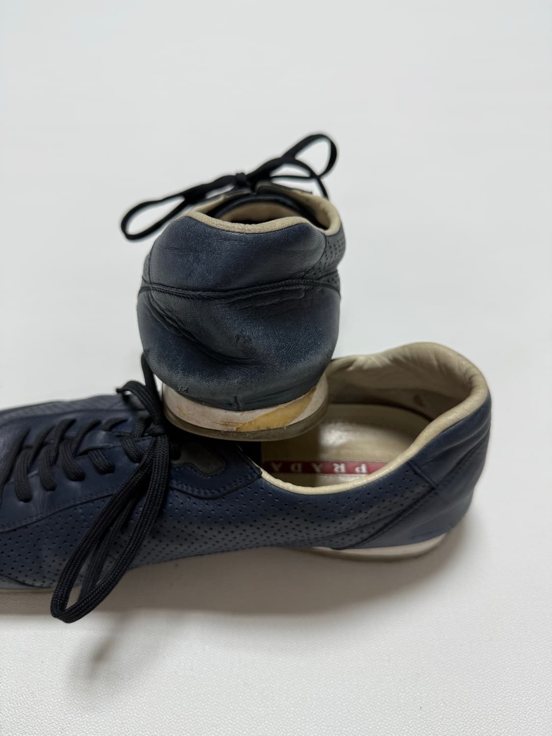 프라다 퍼퍼레이티드 레더 스니커즈 uk9 상품이미지8