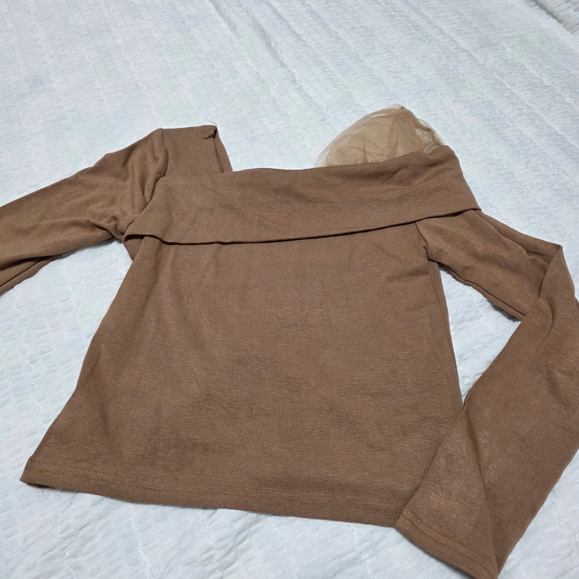 오프숄더 시스루 레이스 쉬폰 딱붙 브라운 긴팔티셔츠 상품이미지3