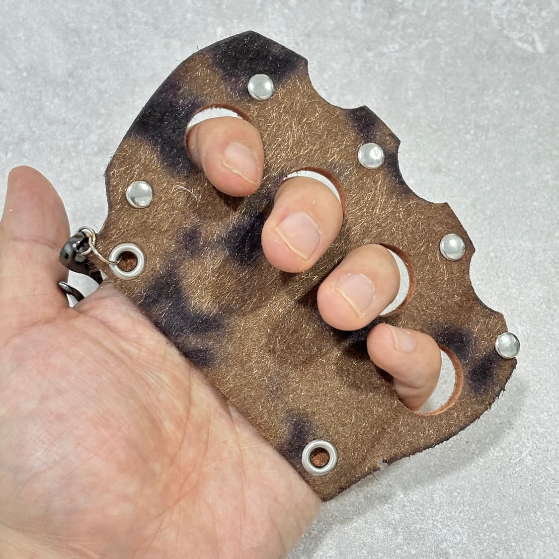 Oribell 레오파드 호피 송치털 파워 너클 키링 열쇠고리 상품이미지6