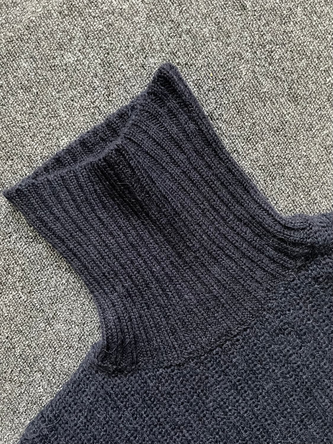 피그벨 울 터틀넥 니트 네이비 2사이즈 상품이미지3