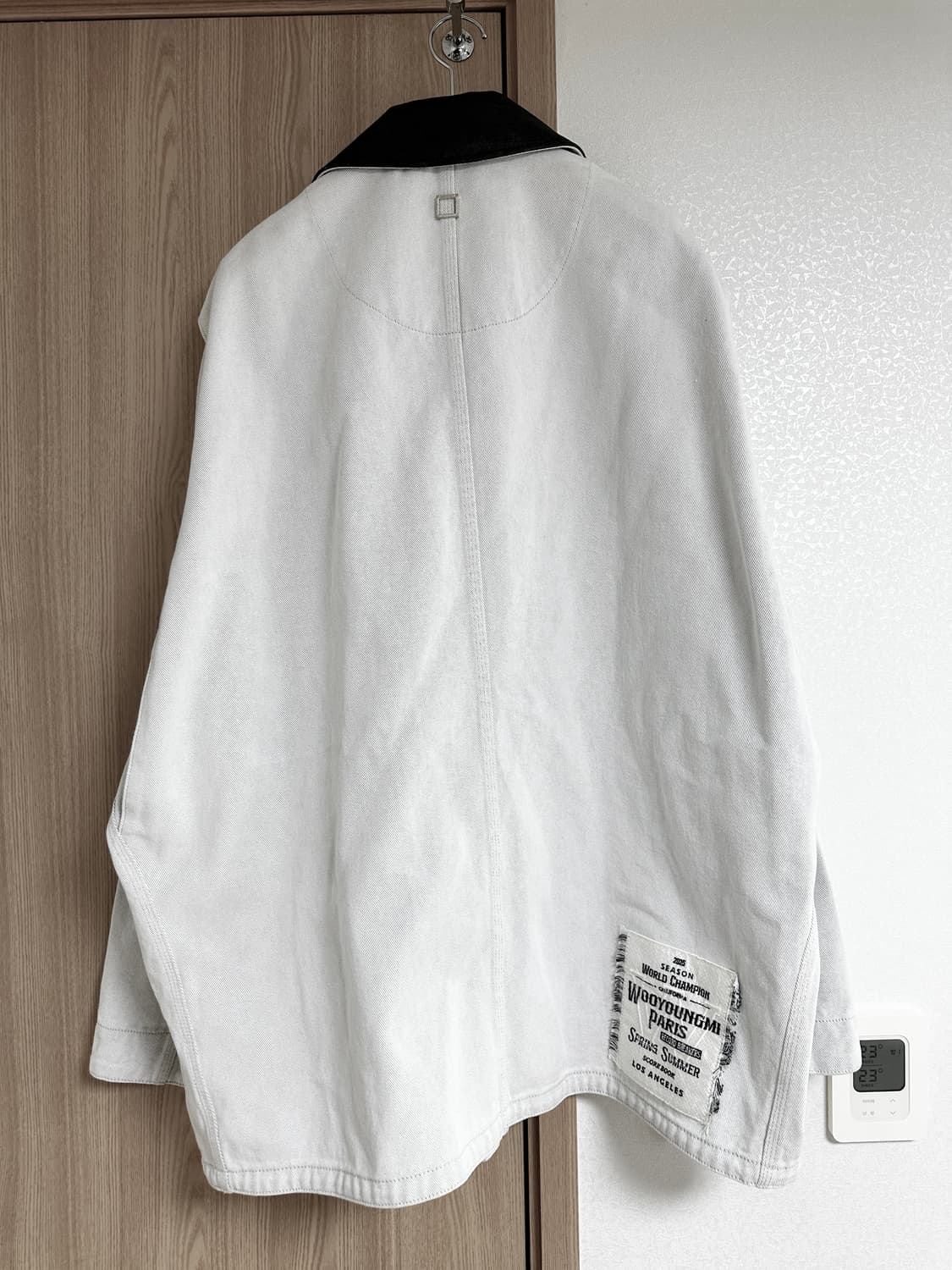 [50] 우영미 25SS 화이트 레더 칼라 데님 코트 상품이미지2