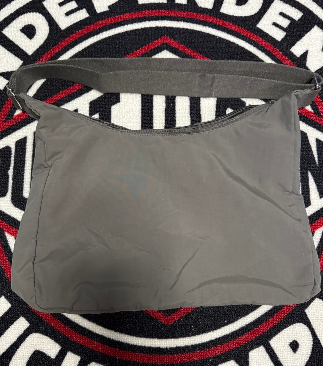 지유 숄더 크로스바디 백 그레이 상품이미지1