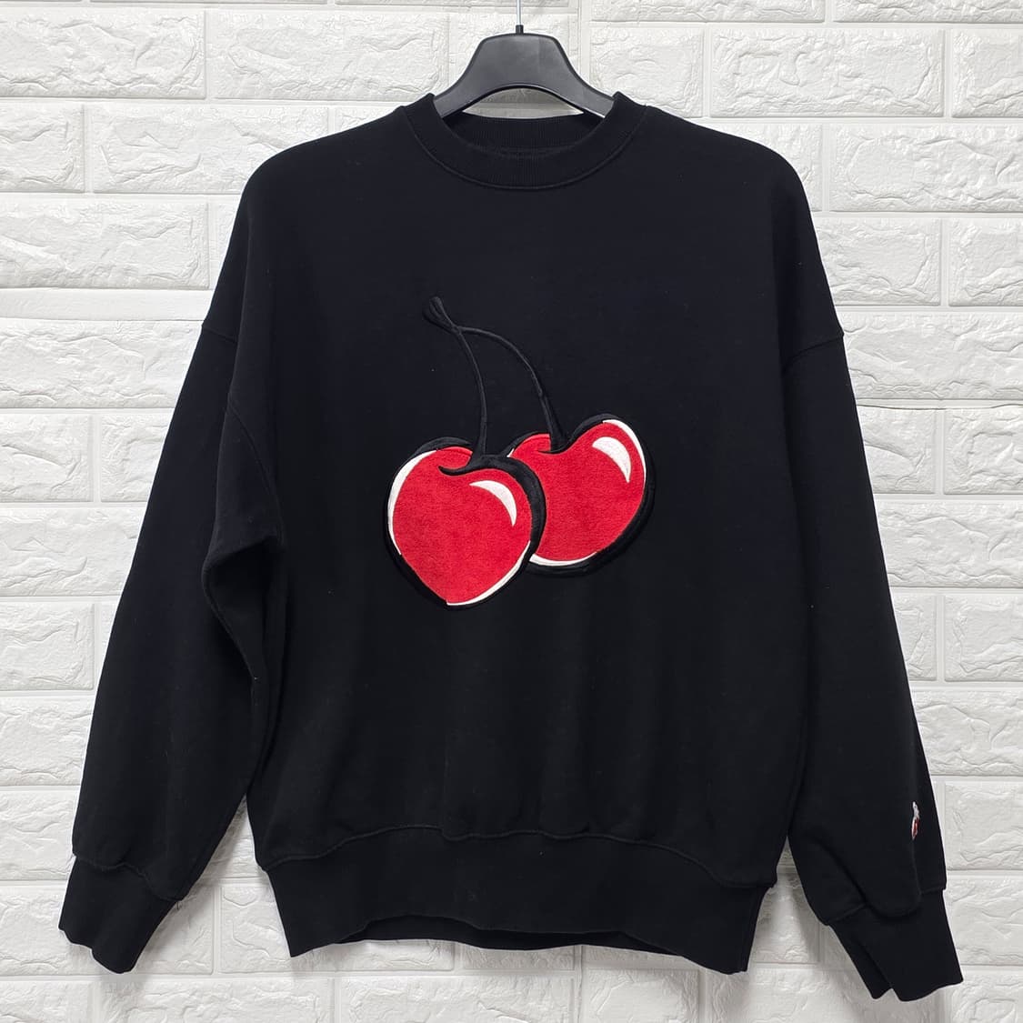 택포_ 키르시 체리 맨투맨 블랙 XL 상품이미지1