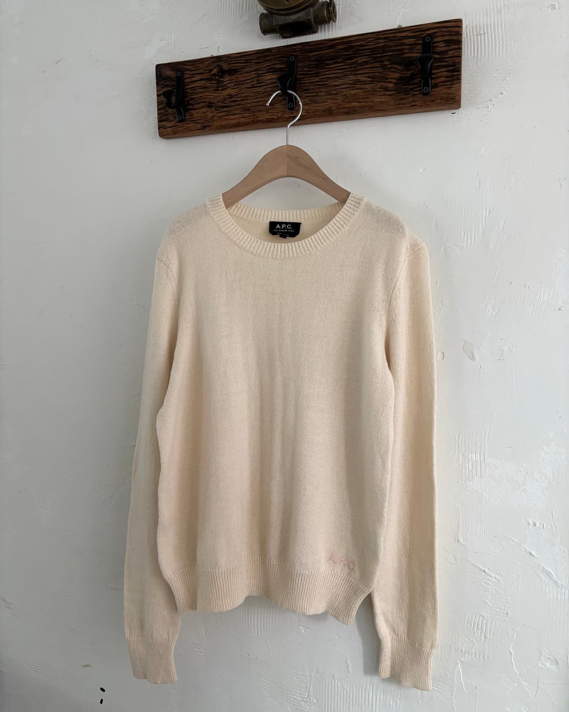 A.P.C. 아페쎄 핑크자수로고 아이보리컬러 유넥 니트 상품이미지6