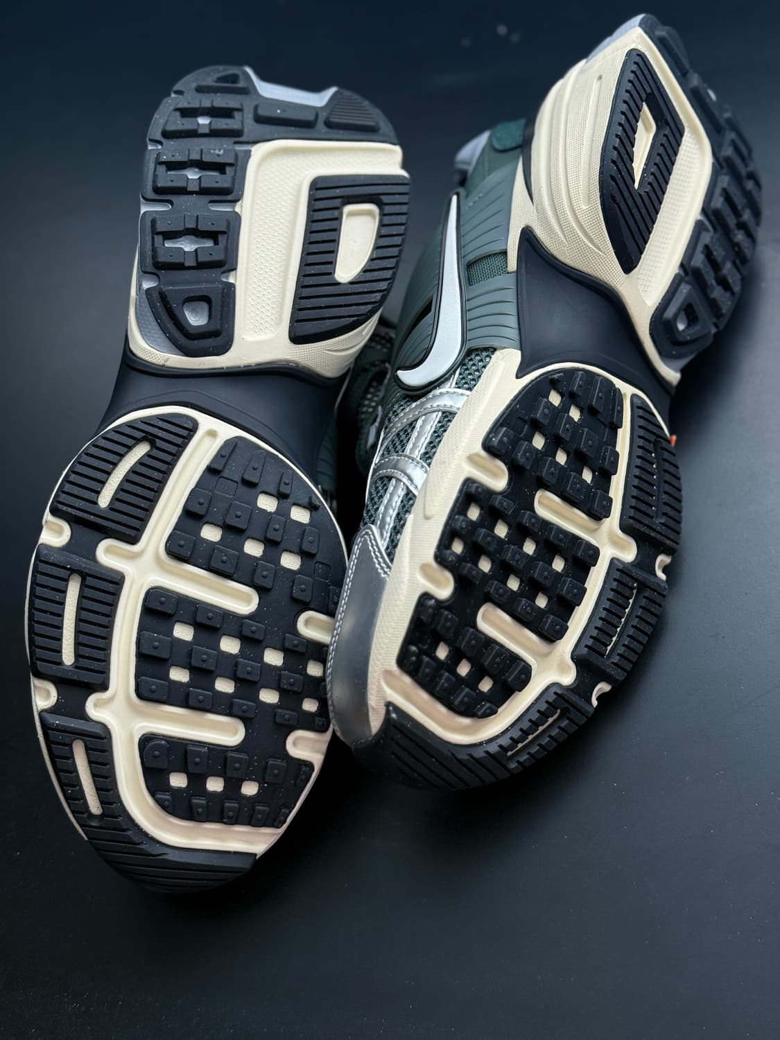 나이키 V2K 런 빈티지 그린 미네랄 스프러스 상품이미지4