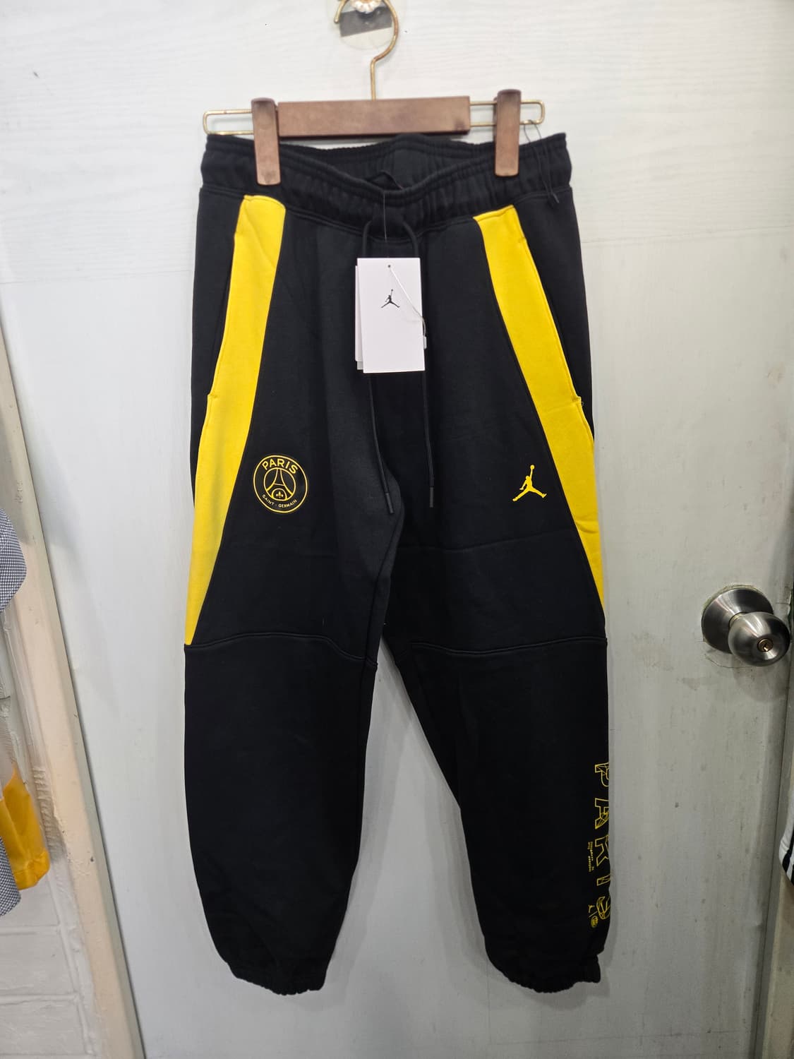 95,M,택있는 새상품)) JORDAN 조던 paris 조거팬츠 바지! 상품이미지1