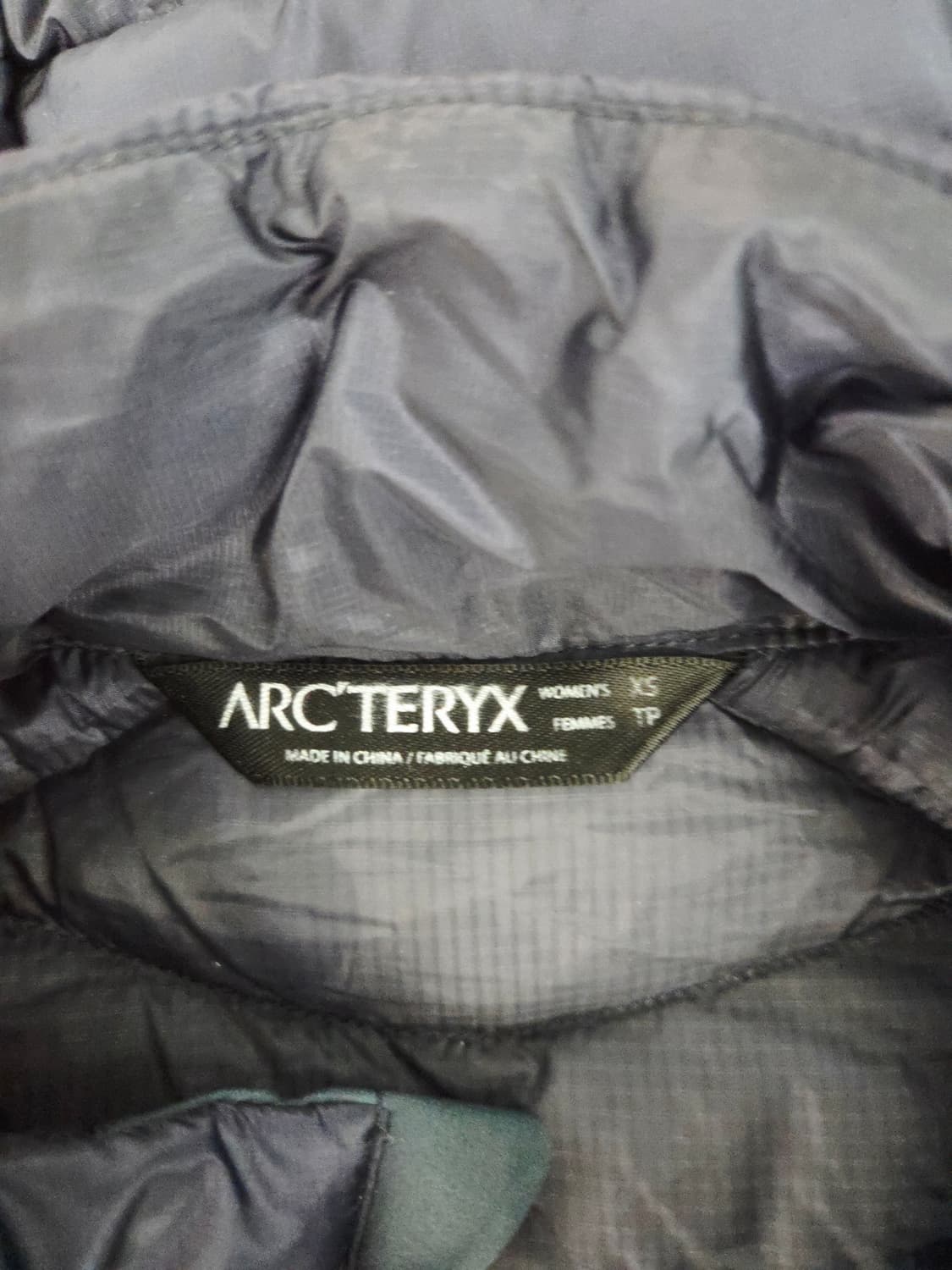 아크테릭스 세리움 LT 구스다운 베스트 네이비 상품이미지6