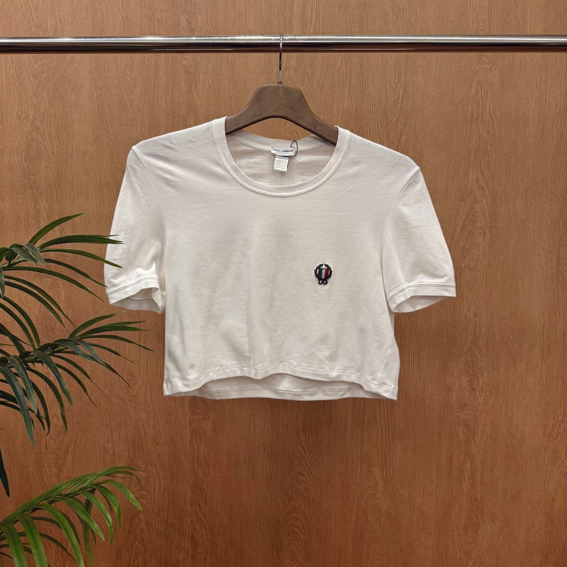 돌체앤가바나 DG 로고 자수 크롭 반팔 티셔츠 라운드넥 슬림핏 화이트 상품이미지1