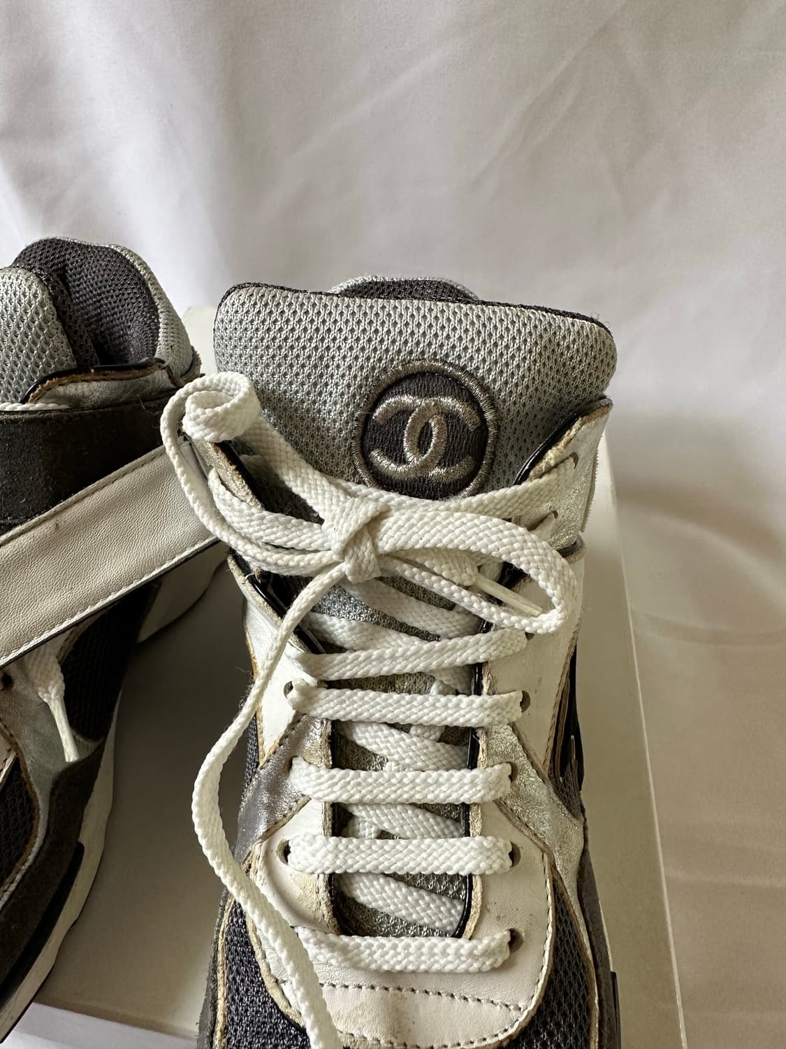 샤넬 CC로고 여성 크루즈 하이탑 스니커즈 그레이 36 상품이미지7