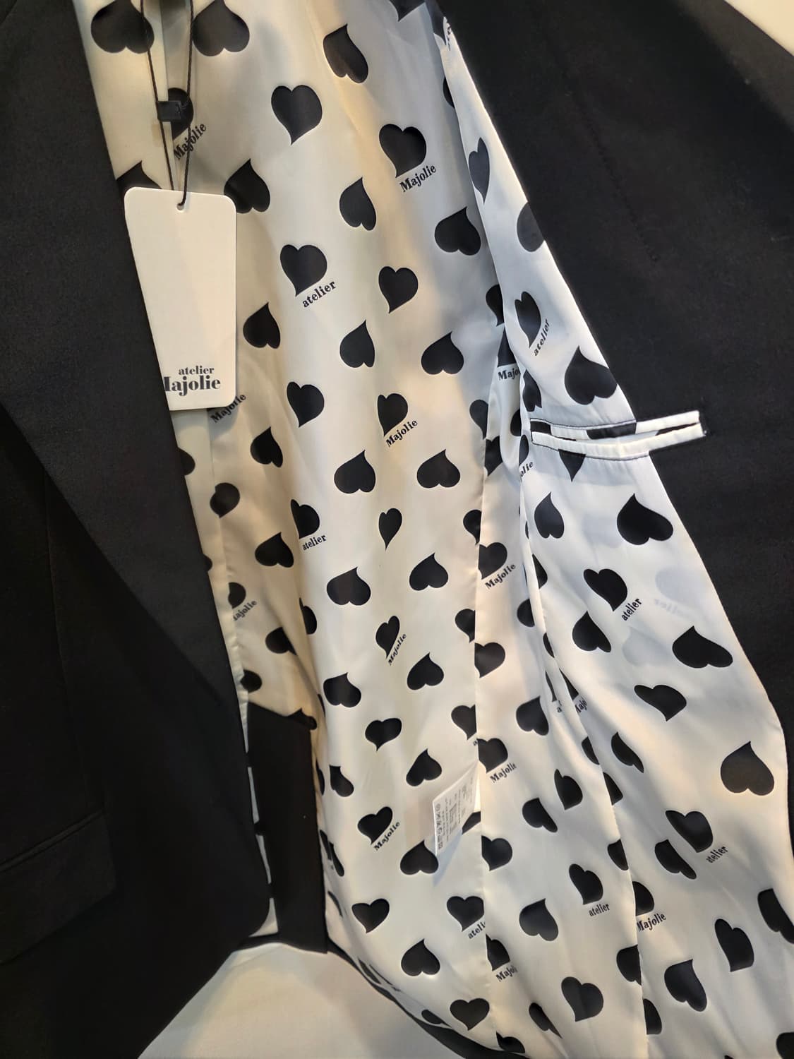 아뜰리에 마졸리 블랙 하트 안감 블레이저 상품이미지5