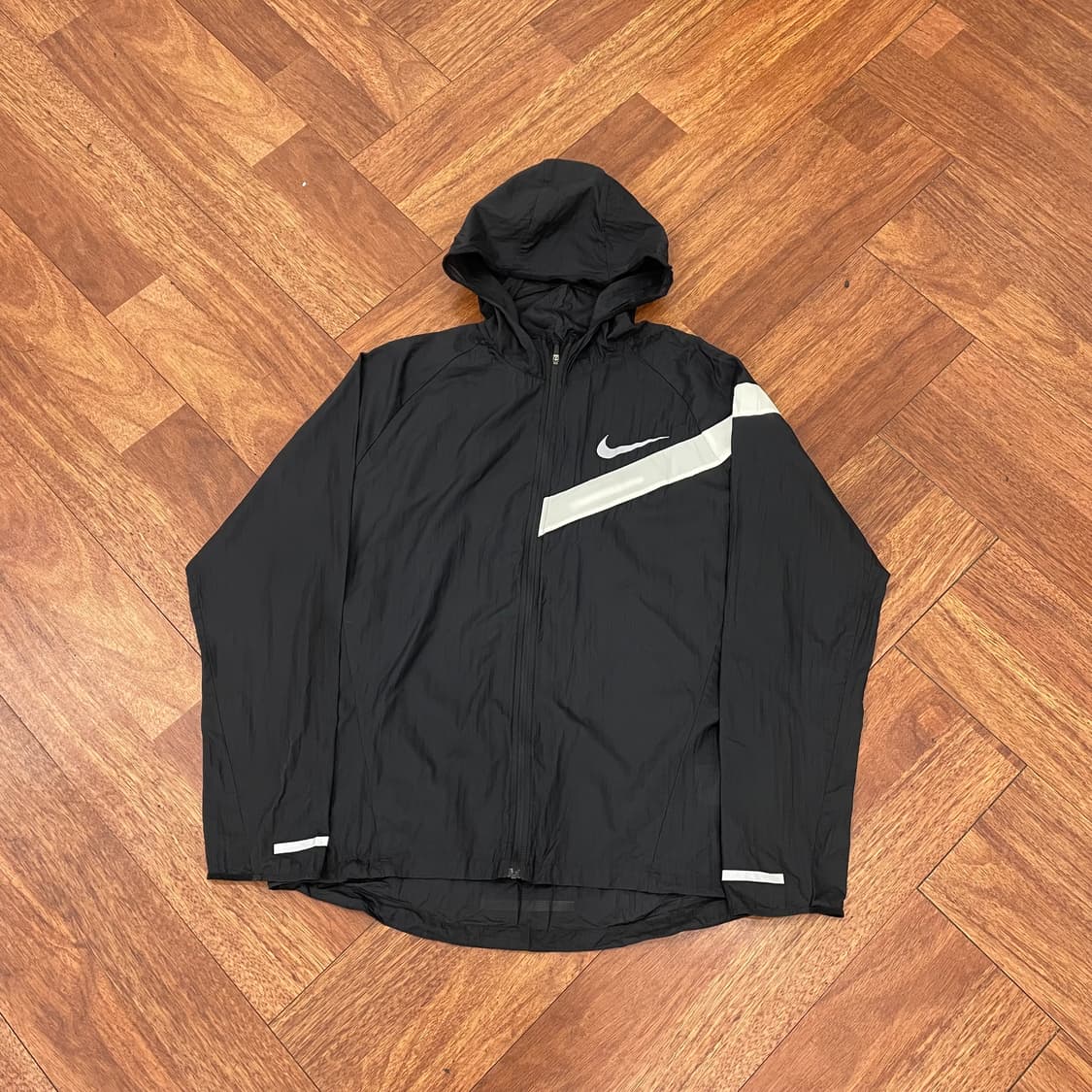 나이키 러닝 경량 바람막이 상품이미지1