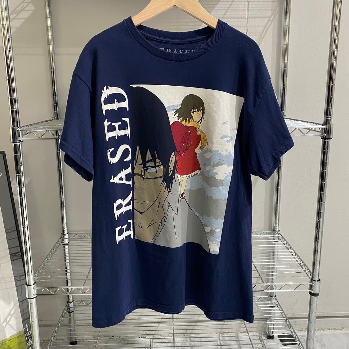 나만이없는거리 오피셜 애니메이션 티셔츠 상품이미지1