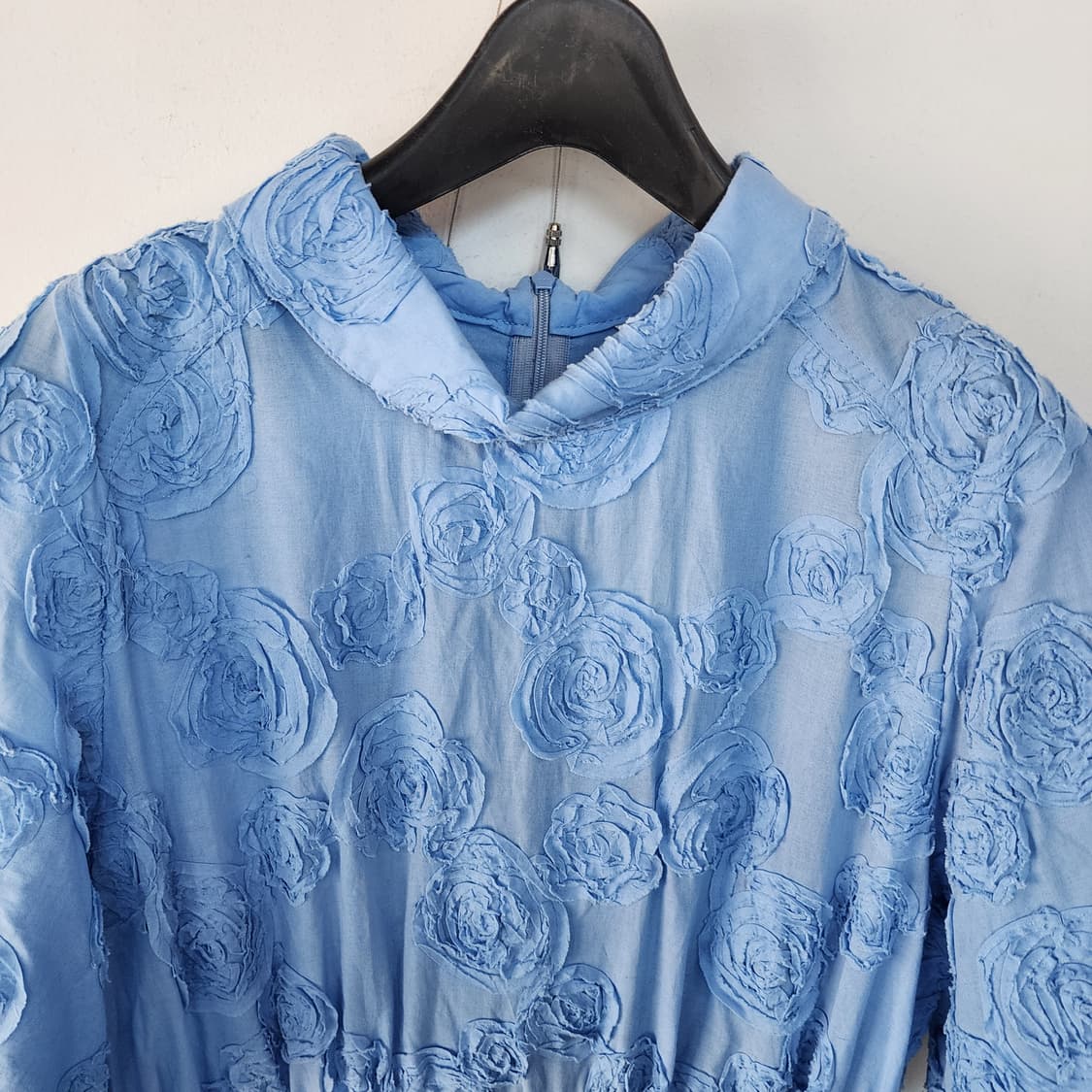 MOONSUN 하늘색 입체적 장미 엠보싱 롱 원피스 상품이미지2