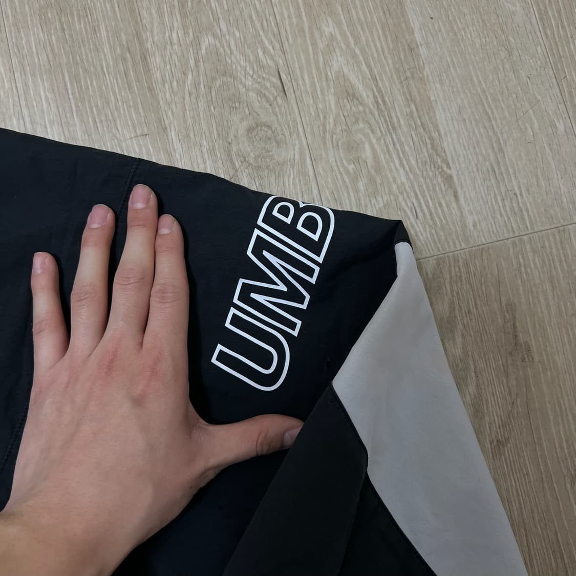 엄브로 빅로고 후드 아노락 바람막이 L/100  상품이미지5