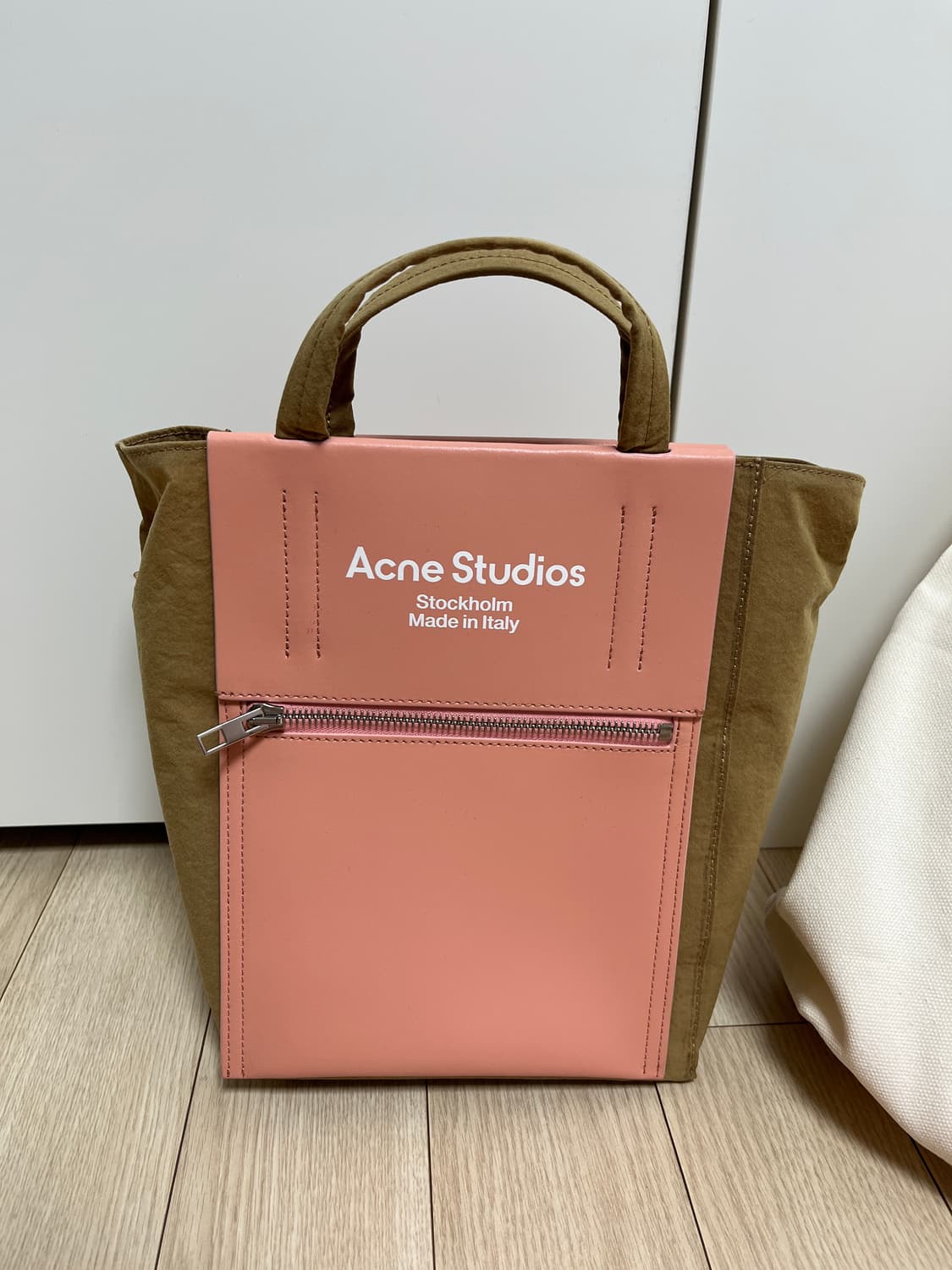 아크네 스튜디오 베이커 아웃 미니 토트백 브라운 핑크 상품이미지2