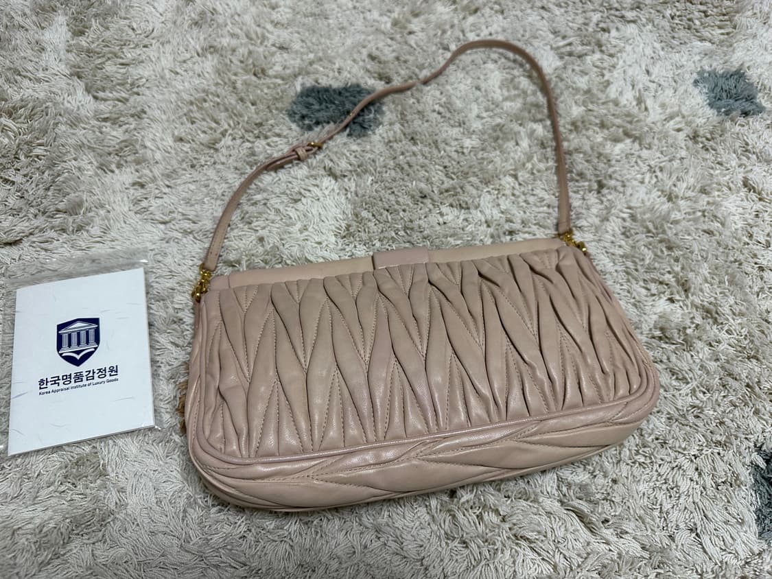 미우미우 마테라쎄 핸드백  상품이미지2