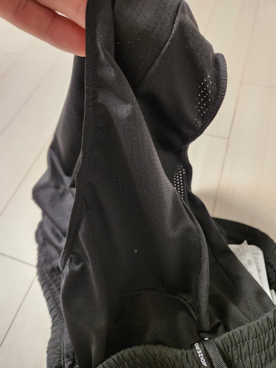 아디다스 아디제로 에센셜 러닝 스플릿 쇼츠xl 기능성 반바지

오염 하자 상품이미지8