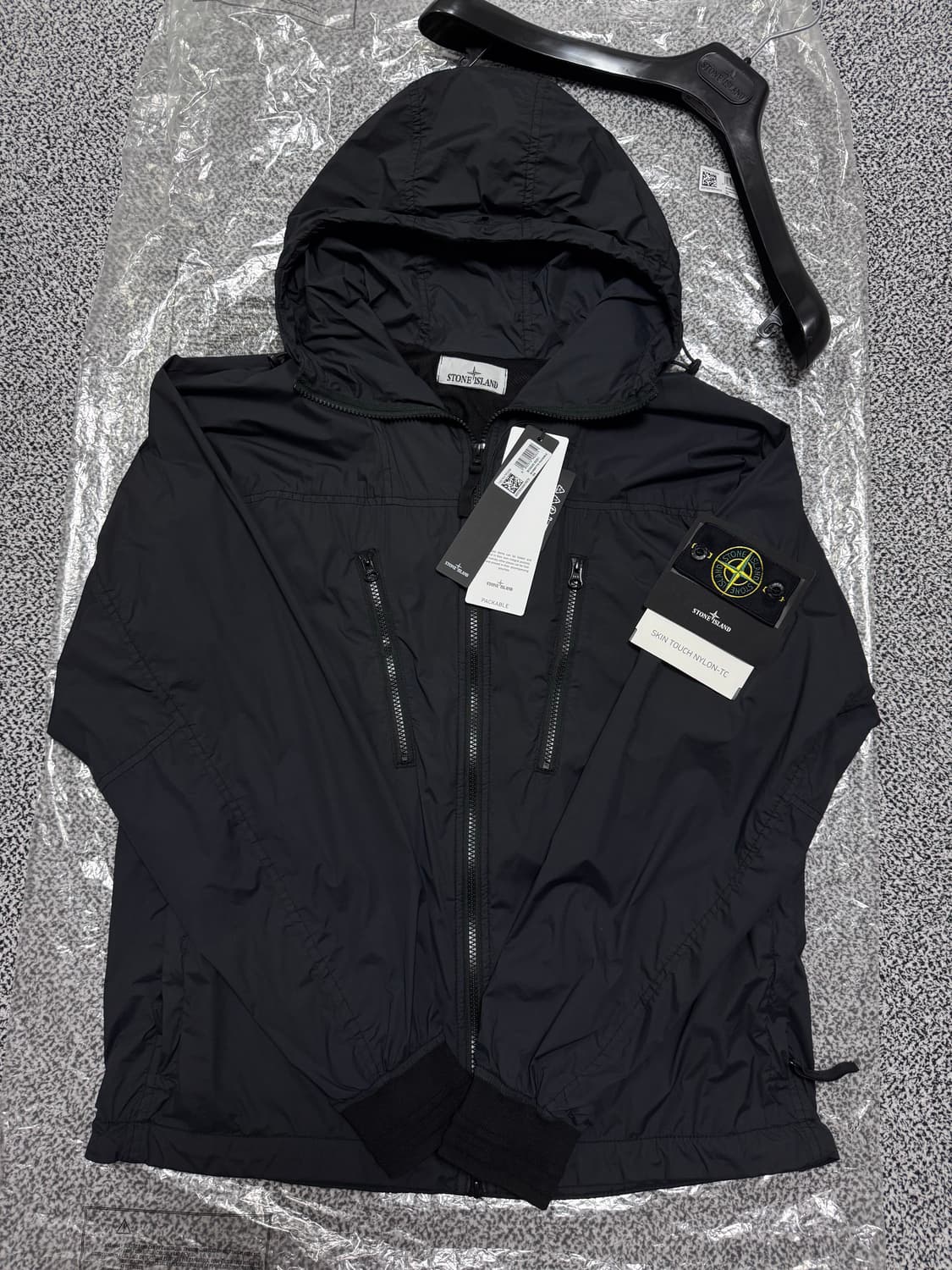 스톤아일랜드 스킨터치 나일론 바람막이 L사이즈 상품이미지1
