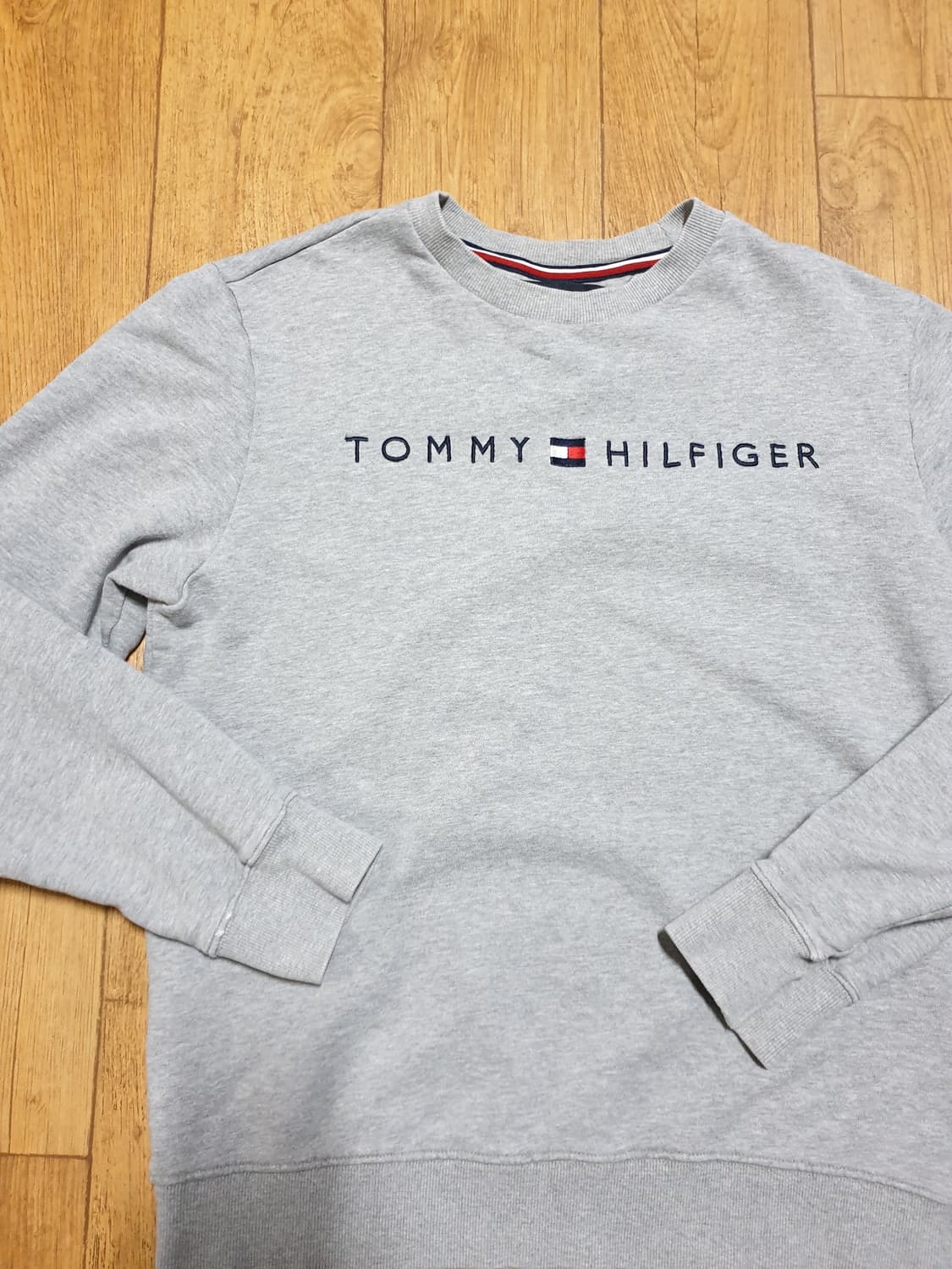 1173 타미힐피거 라운드티 95 사이즈입니다 상품이미지4