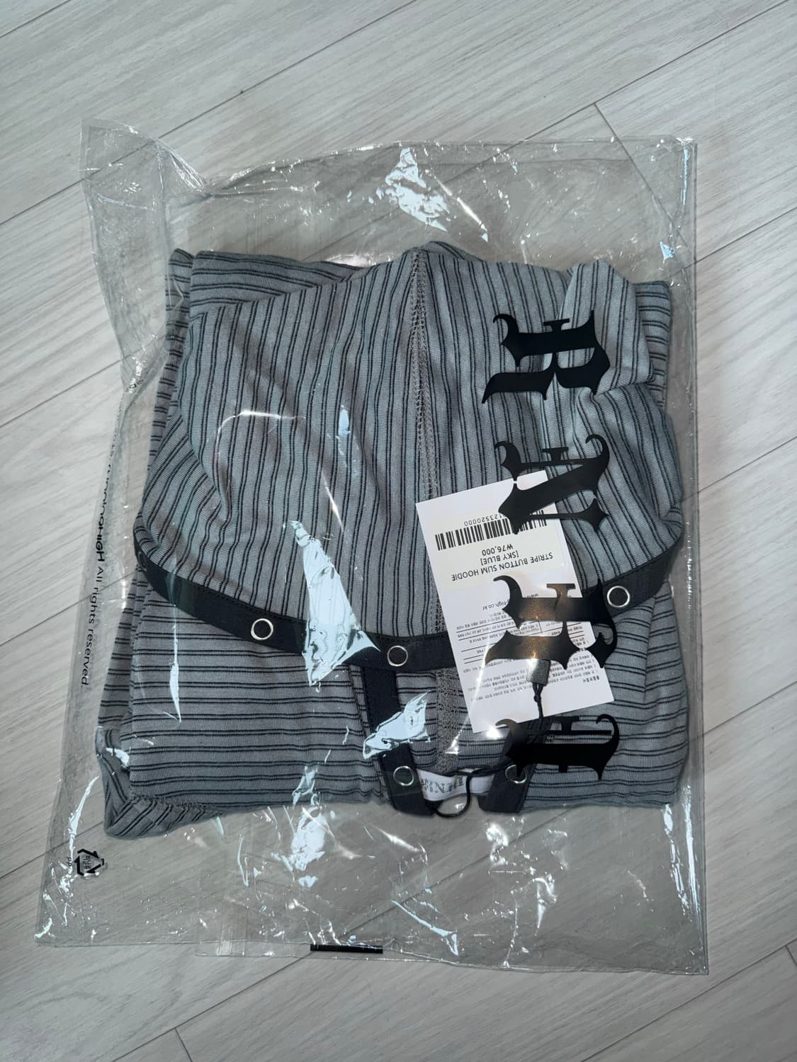 새상품) 러닝하이 스트라이프 버튼 슬림 후드 롱슬리브 스카이블루 상품이미지2