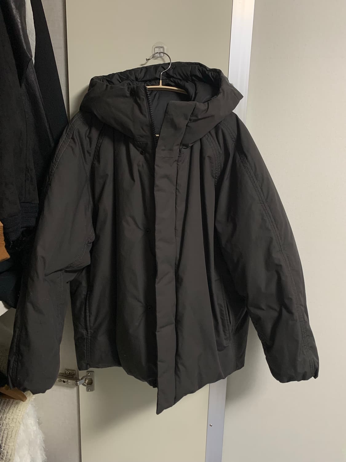 유니클로U 퍼프테크 볼륨파카 S 다크그레이 (연늘템) 상품이미지5