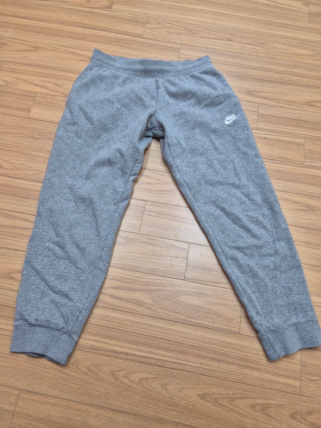 나이키 회색 트레이닝 바지 XL사이즈 판매합니다. 면 80%에 폴리에스터 상품이미지1