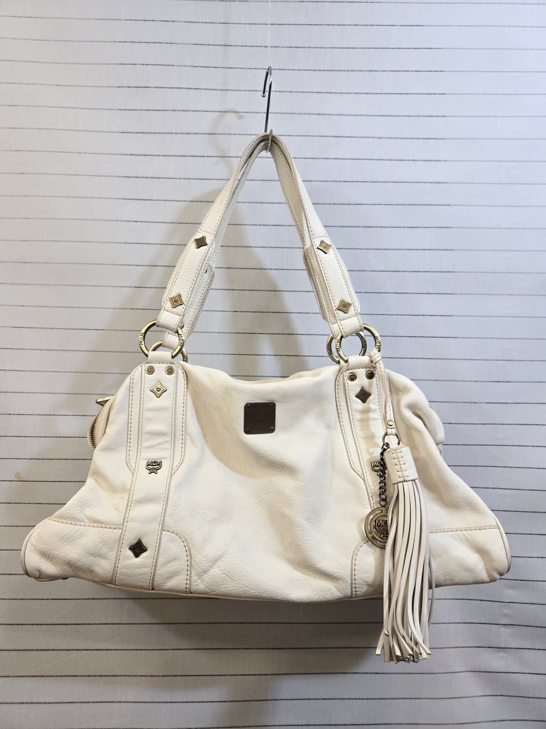 MCM 화이트 숄더백 태슬 장식 상품이미지2