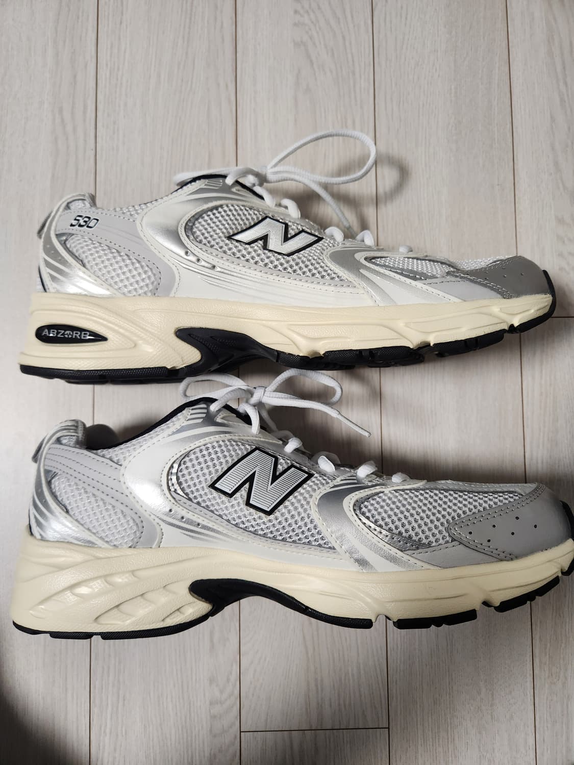 뉴발란스 530 실버 크림 MR530TA 운동화 사이즈275

사진처럼  상품이미지7