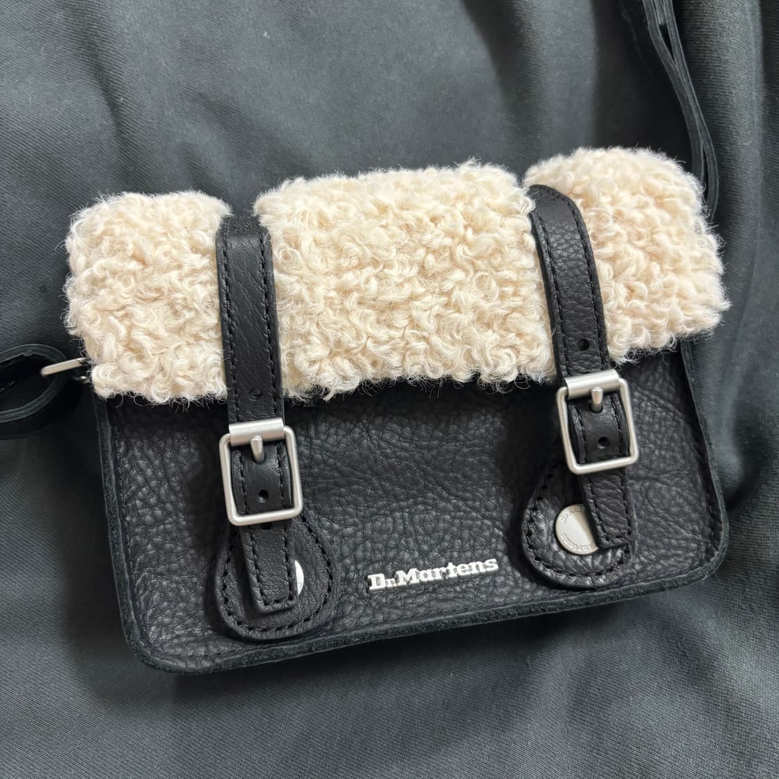닥터마틴 사첼백 블랙(새상품) 상품이미지7