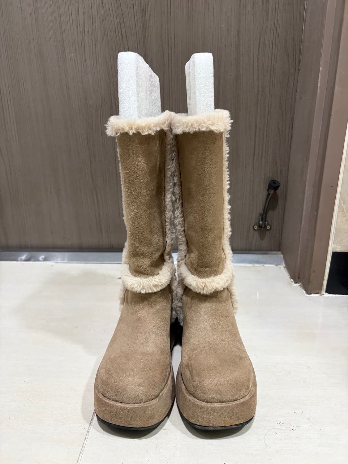 루루서울 러브 크로스 퍼 부츠 (Love Cross Fur Boot) 상품이미지6