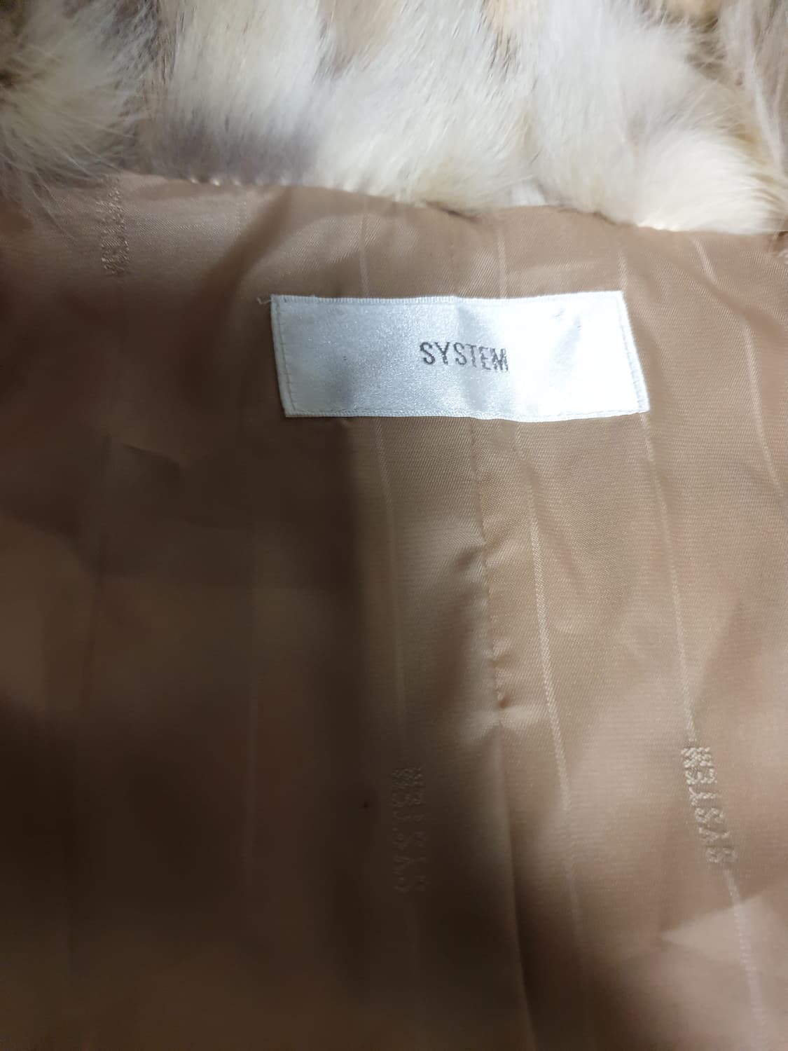 한섬 시스템 코요테털 모피 넥버튼 퍼 자켓 (55) 상품이미지4