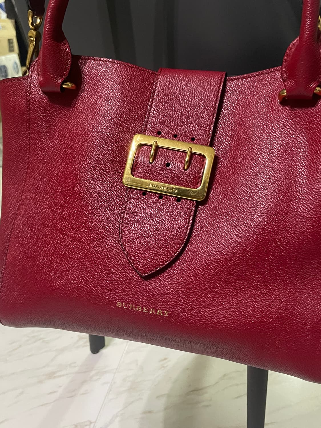 버버리 가죽 버클 토트백 레드 상품이미지2