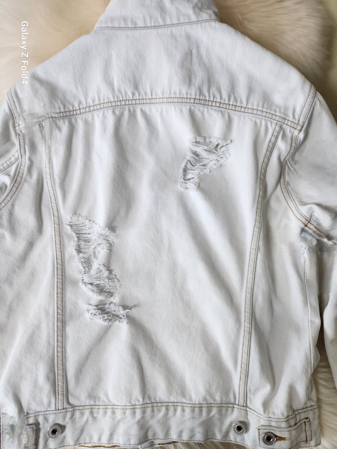 오프화이트 화이트 한정판 데님 자켓 BTS진착용 판매합니다. 상품이미지3