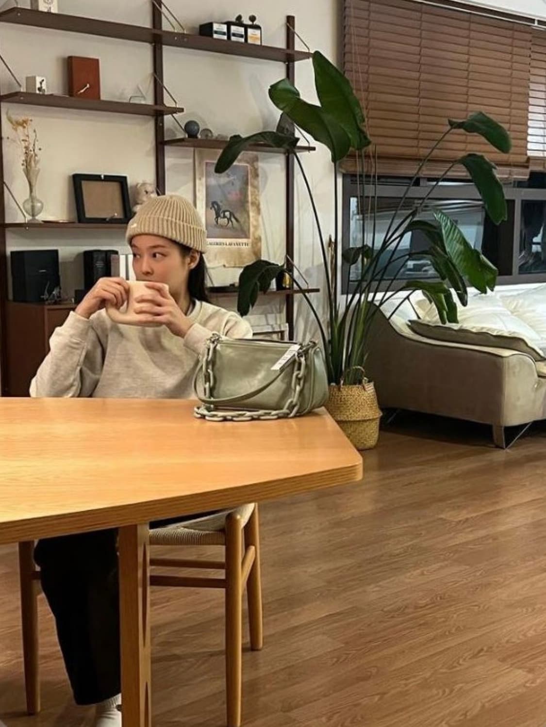 니히 엔벨롭 숄더백 olive bag 상품이미지1